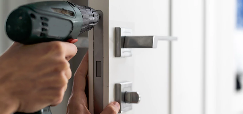 Locksmith For Lock Replacement Near Me in Hollywood, FL